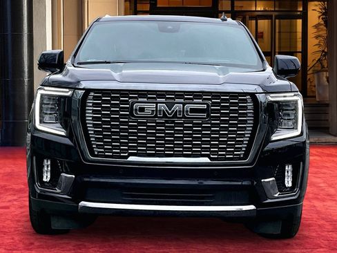 Used 2024 GMC Yukon Denali Ultimate AWD/4WD image 3
