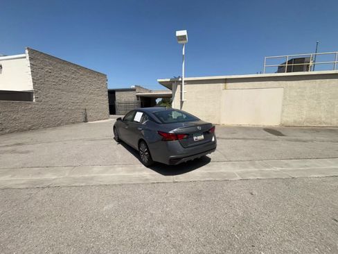 Used 2025 Nissan Altima 2.5 SV FWD image 16