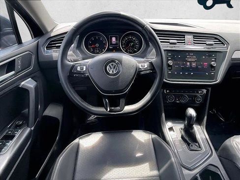 Used 2020 Volkswagen Tiguan SE w/ Panoramic Sunroof Package FWD image 7