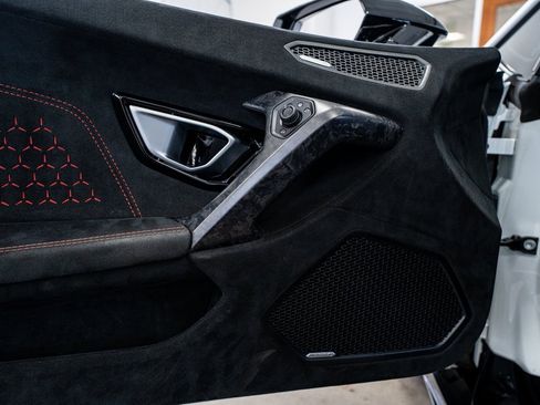 Used 2018 Lamborghini Huracan Performante image 39
