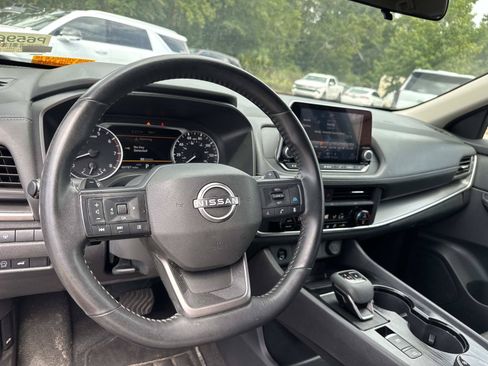 Used 2025 Nissan Rogue SV AWD/4WD image 16
