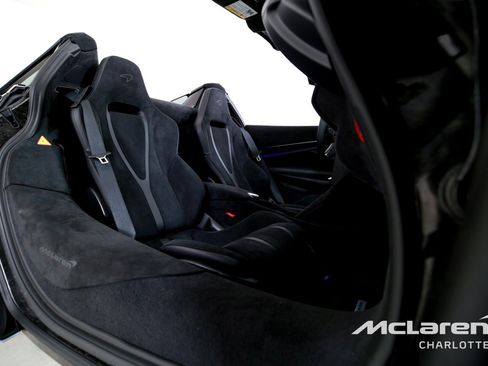 Used 2026 McLaren 750S Spider RWD image 20