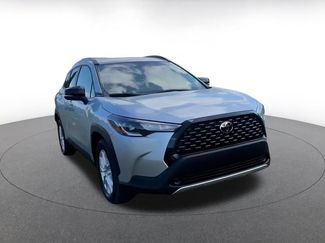 Used 2025 Toyota Corolla Cross LE video 2