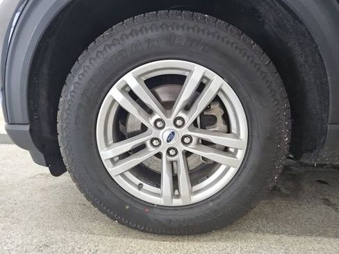 Used 2023 Ford Explorer XLT w/ Equipment Group 202A AWD/4WD image 9