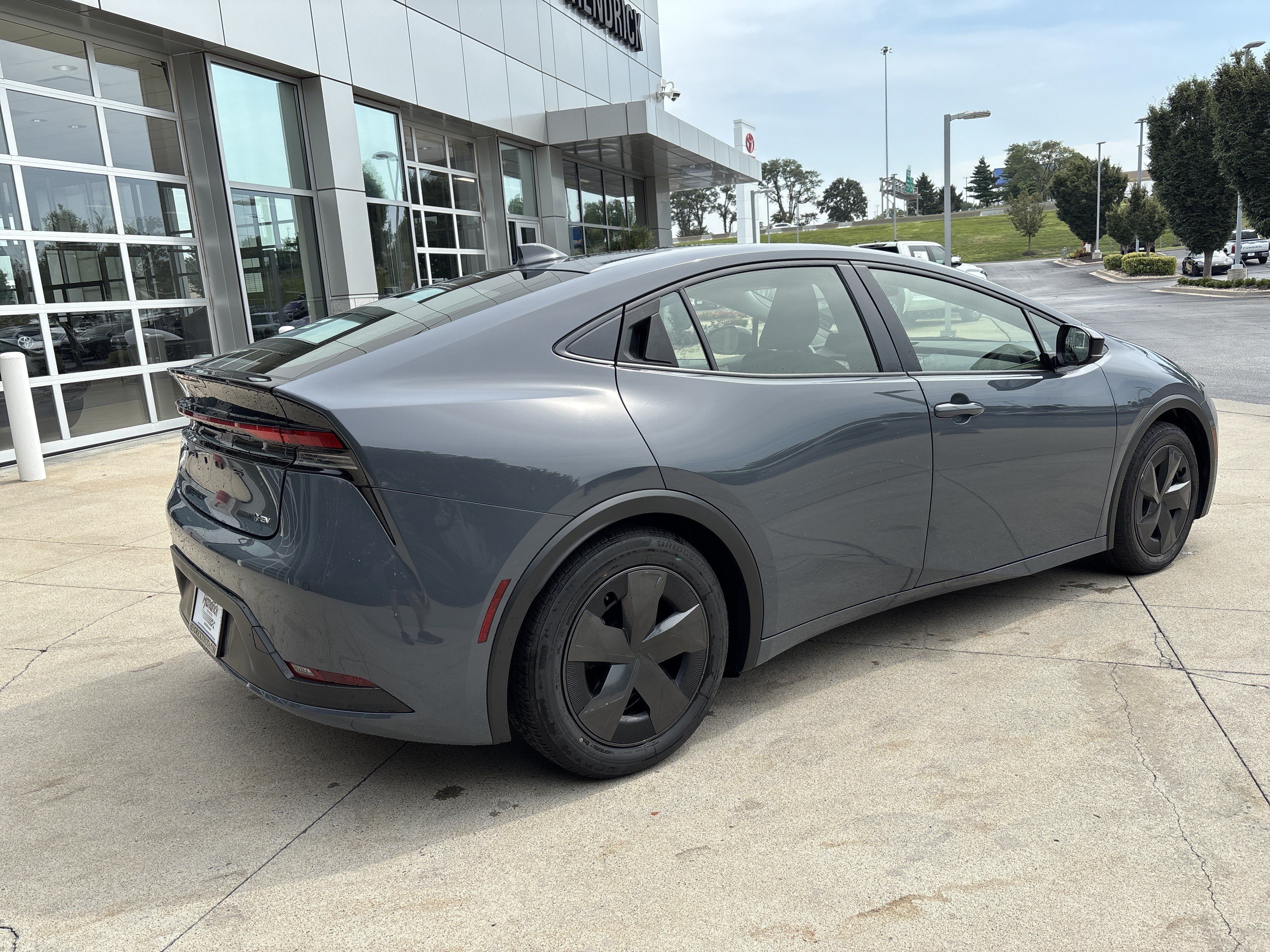 Certified 2025 Toyota Prius LE FWD image 6