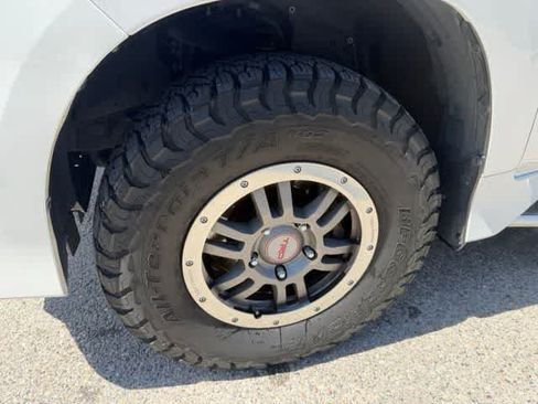 Used 2019 Lexus LX 570 4WD w/ Luxury Package image 17