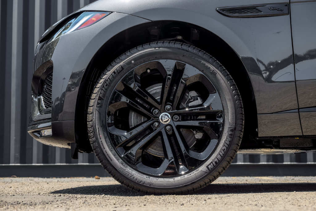 New 2026 Jaguar F-PACE R-Dynamic S AWD/4WD image 4