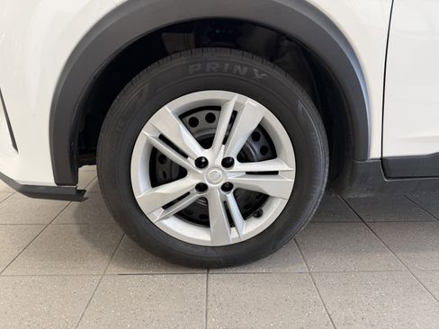 Used 2021 Nissan Kicks S FWD image 4
