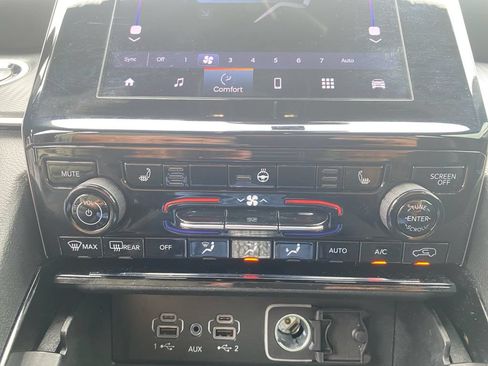 Used 2023 Jeep Grand Cherokee L Laredo AWD/4WD image 16