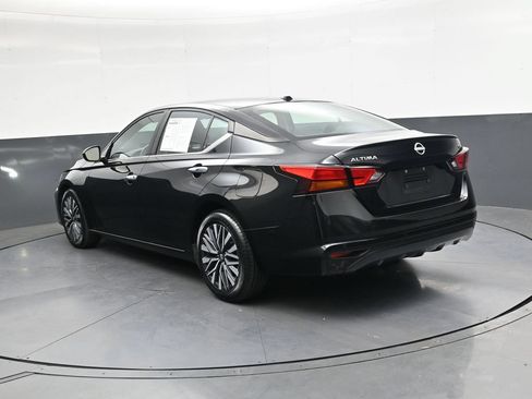 Used 2024 Nissan Altima 2.5 SV FWD image 7