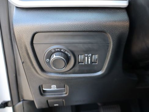 Used 2024 Jeep Grand Cherokee Altitude AWD/4WD image 13