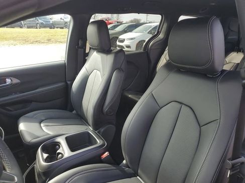 New 2026 Chrysler Pacifica Select FWD image 11