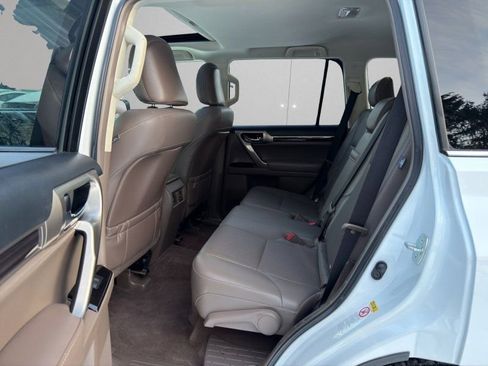 Used 2017 Lexus GX 460 image 10