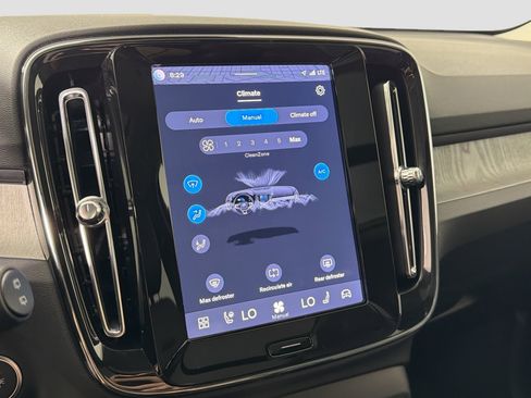 Certified 2025 Volvo XC40 B5 Core image 16