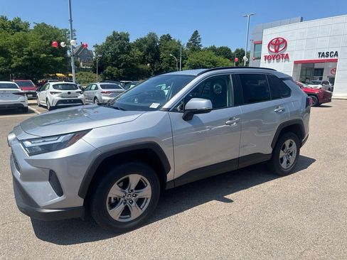 Used 2025 Toyota RAV4 XLE AWD/4WD image 3
