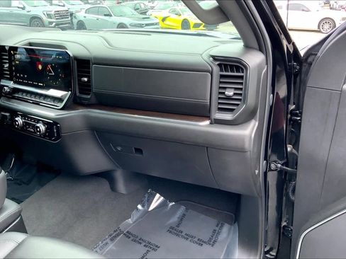 Used 2025 GMC Sierra 1500 SLT image 17