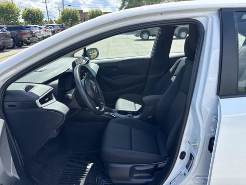 Used 2025 Toyota Corolla LE FWD image 11