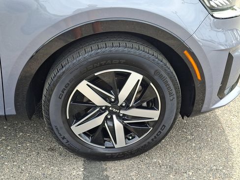 Used 2023 Kia Sorento S w/ Panoramic Sunroof Package image 7