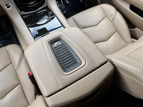 Used 2018 Cadillac Escalade ESV Platinum AWD/4WD image 33