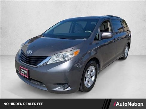 Used 2012 Toyota Sienna LE FWD image 1