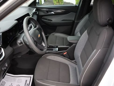 Used 2025 Chevrolet TrailBlazer LT AWD/4WD image 15