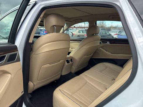 Used 2015 Hyundai Genesis 3.8 w/ Option Group 03 image 9