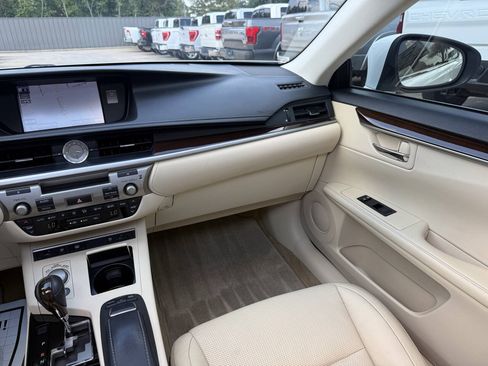 Used 2014 Lexus ES 350 w/ Luxury Package FWD image 20