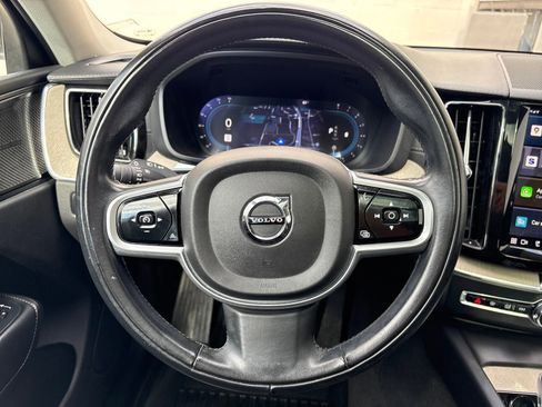 Certified 2022 Volvo XC60 B5 Inscription w/ Climate Package image 17