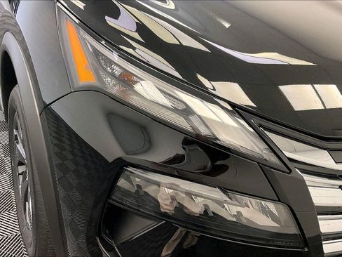 Used 2025 Nissan Rogue SV image 24