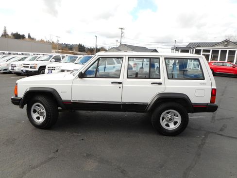 Used 1996 Jeep Cherokee 4WD 4-Door image 6