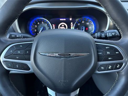 Used 2024 Chrysler Pacifica Touring-L image 28