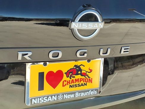 Used 2026 Nissan Rogue SV w/ SV Premium Package image 10