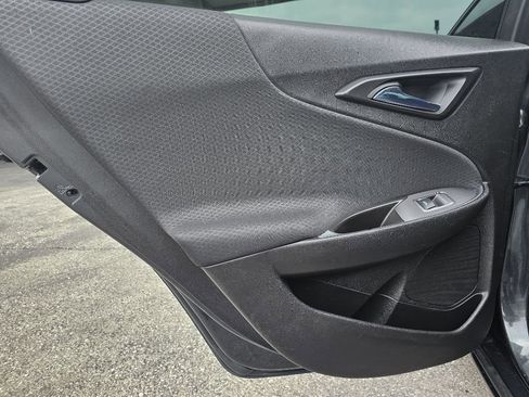 Used 2017 Chevrolet Malibu LT image 31