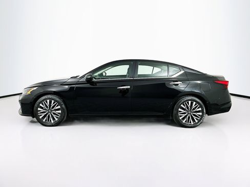 Used 2024 Nissan Altima 2.5 SV image 4