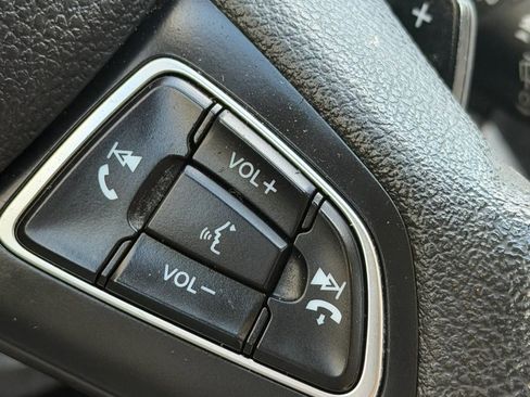 Used 2017 Ford Escape SE FWD image 16