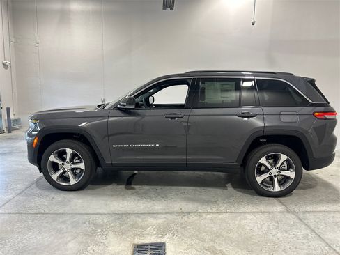 New 2025 Jeep Grand Cherokee Limited image 9