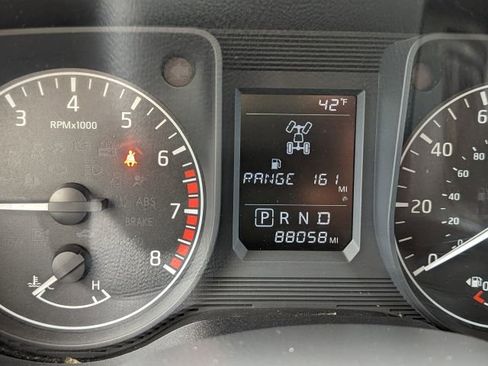 Used 2017 Nissan Titan S image 19