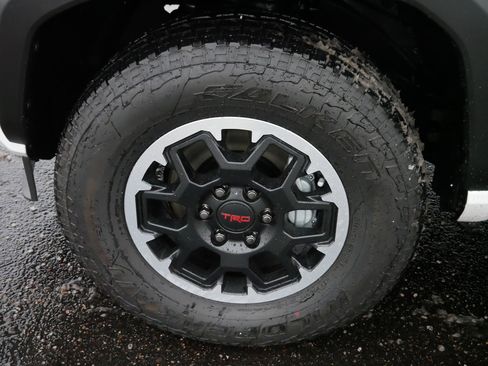 Certified 2025 Toyota 4Runner TRD Off-Road Premium image 15