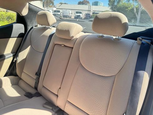 Used 2016 Hyundai Elantra SE image 32