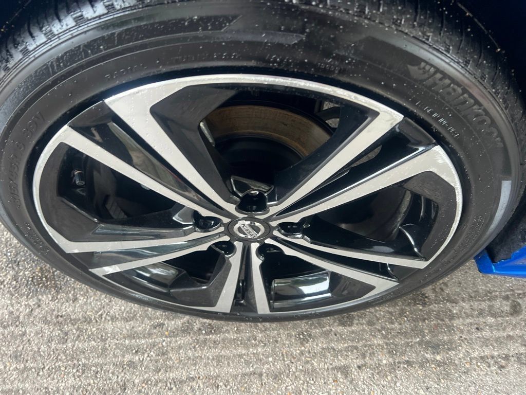 Certified 2023 Nissan Sentra SR w/ SR Premium Package FWD image 40