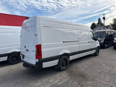 Used 2025 Mercedes-Benz Sprinter 2500 image 8