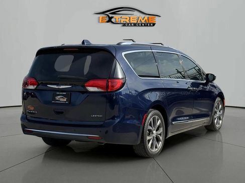 Used 2017 Chrysler Pacifica Limited w/ Tire & Wheel Group image 6