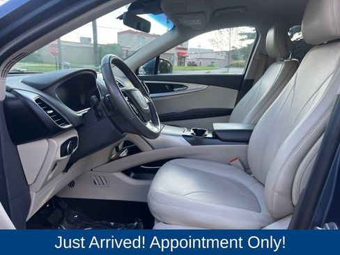 Used 2019 Lincoln Nautilus Premier AWD/4WD image 10