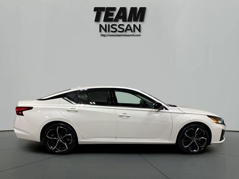 Certified 2025 Nissan Altima 2.5 SR FWD image 8
