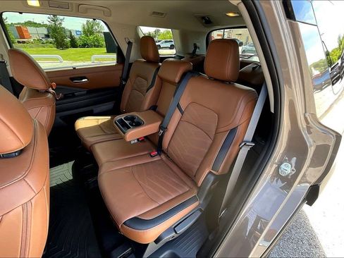 Used 2024 Nissan Pathfinder Platinum w/ Cargo Package FWD image 27