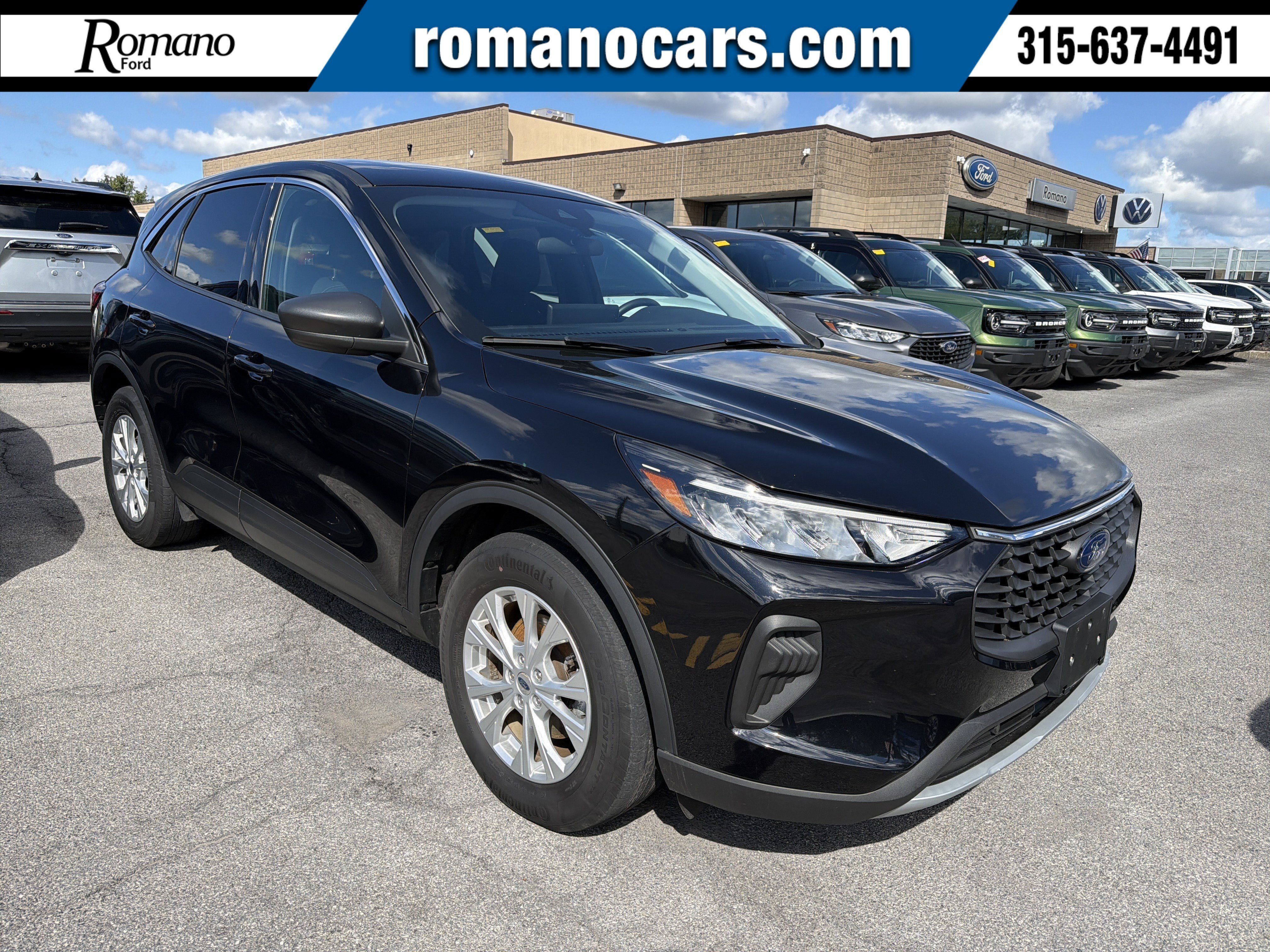 Used 2023 Ford Escape Active w/ Tech Pack #1 AWD/4WD image 1