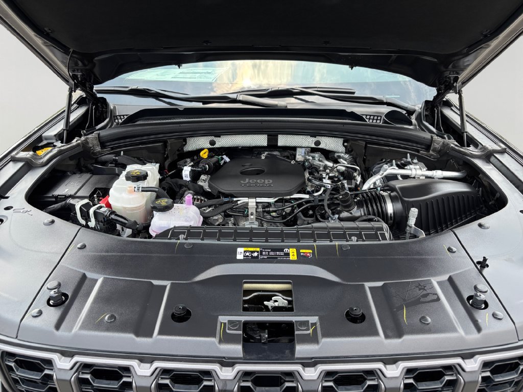 New 2026 Jeep Grand Cherokee Altitude AWD/4WD image 9