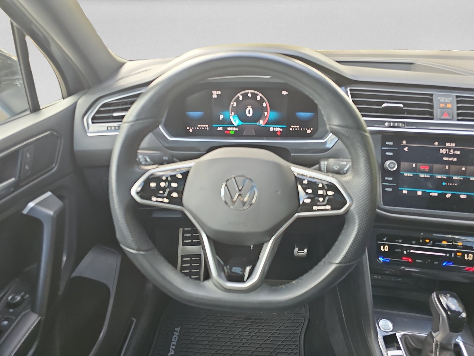 Used 2023 Volkswagen Tiguan SE R-Line FWD image 12