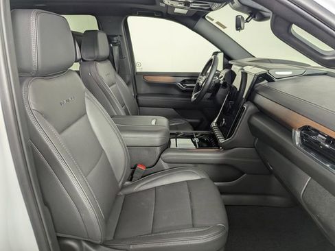 Used 2025 GMC Yukon Denali w/ Denali Reserve Package AWD/4WD image 23