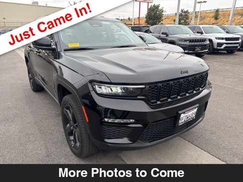 Used 2023 Jeep Grand Cherokee Limited w/ Black Appearance Package RWD image 8